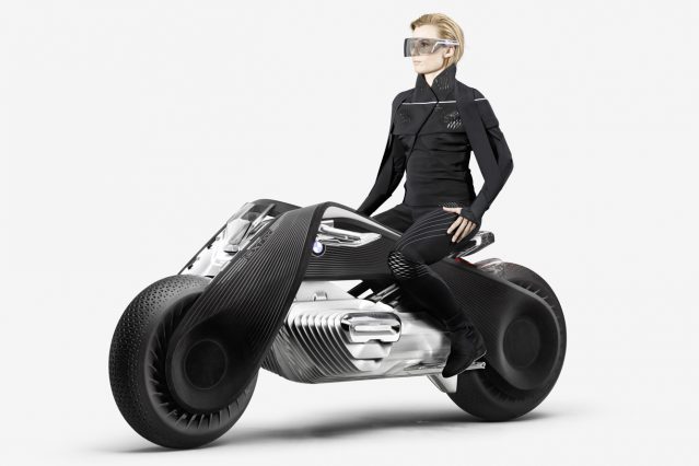 Vize BMW: chytrý motocykl se s jezdcem nepřevrátí