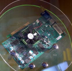 CeBIT 2003: 3x GeForce FX od společnosti AOpen