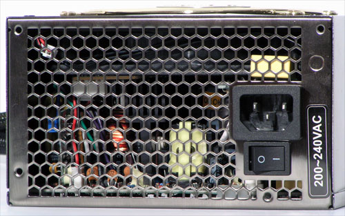 Čtyři 0,5 kW zdroje pod zátěží