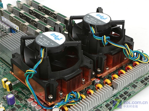 Intelovo osmijádrové monstrum - V8 v testu