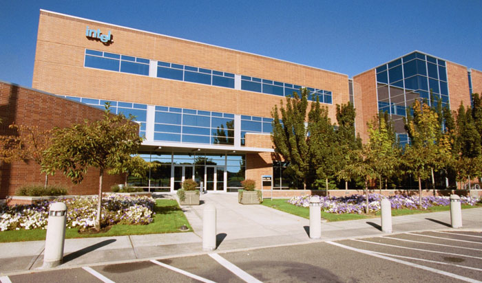 Intel hledá síly pro vývoj další procesorové architektury