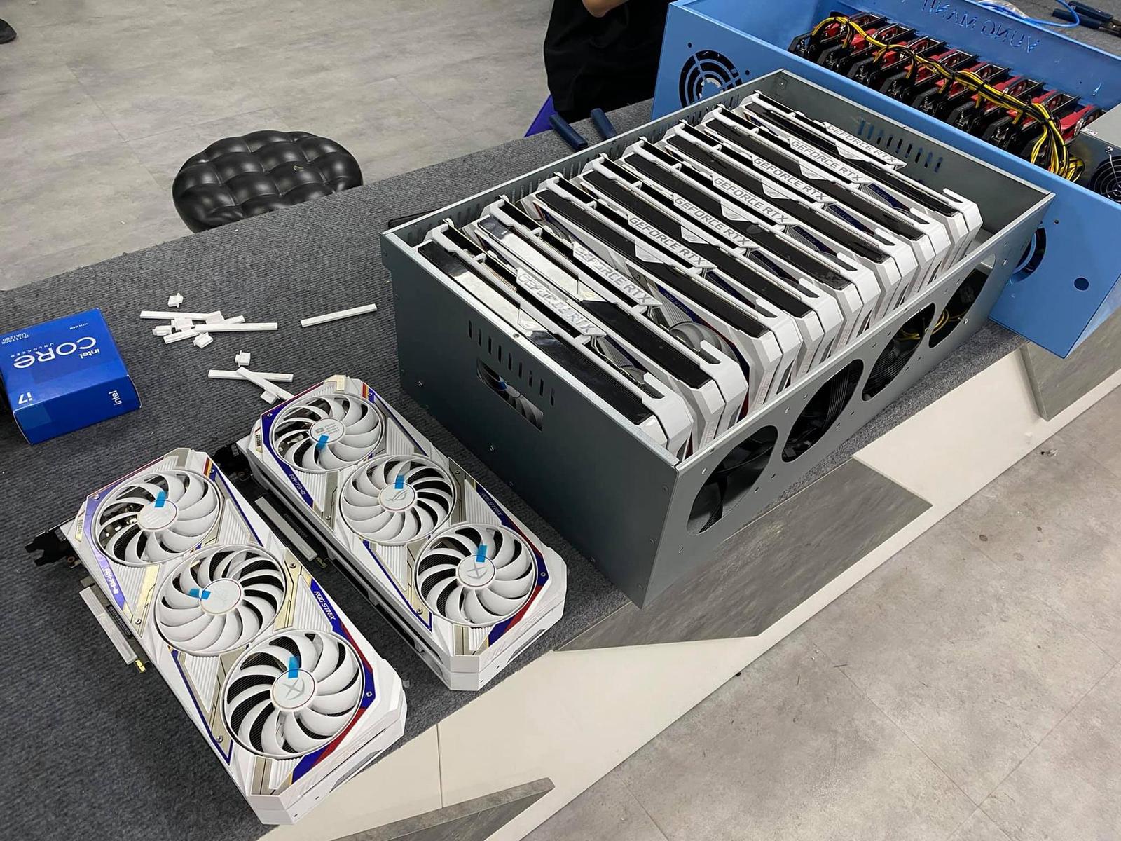 Vzácné Gundam verze Asus RTX 3080 ve Vietnamu těží Ethereum