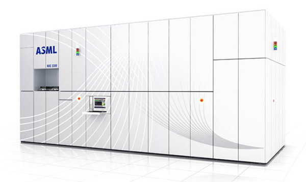 ASML začalo dodávat testovací zařízení pro EUV litografii