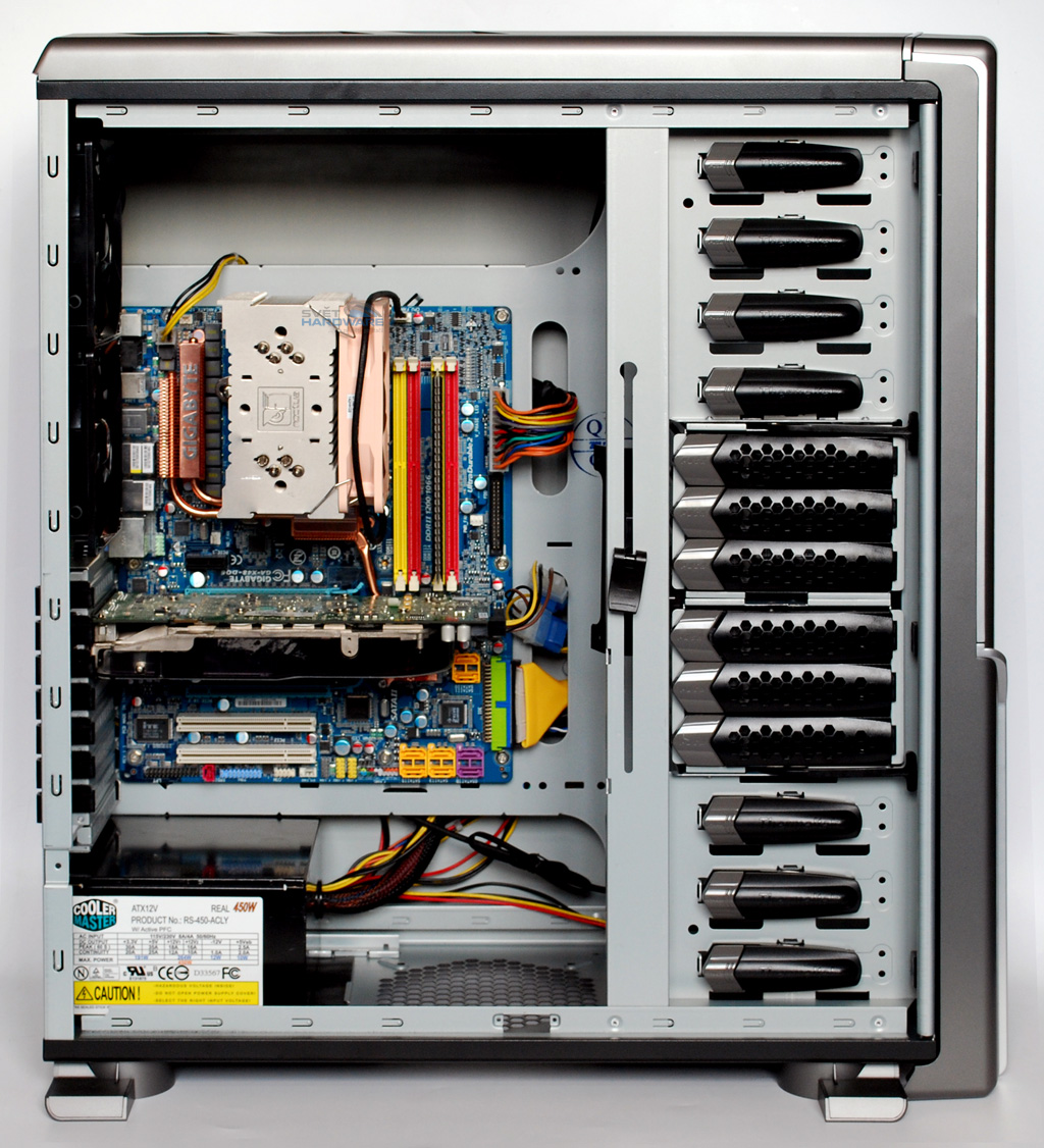 Thermaltake Spedo: multifunkční skříň