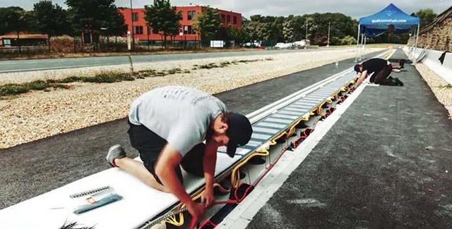 Qualcomm ukázal dynamické napájení vozů přímo ze silnice