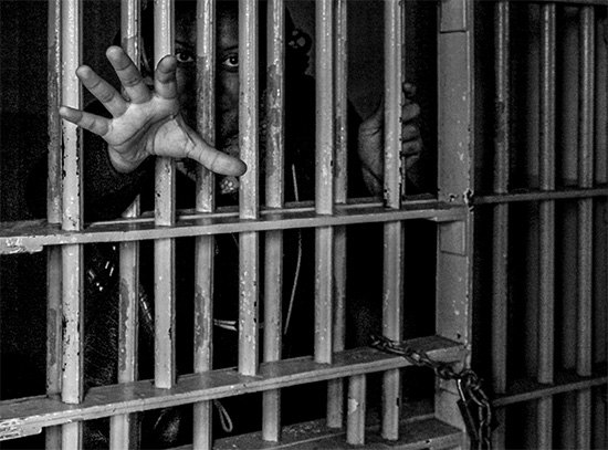 Softwarová chyba propouštěla vězně v USA dříve na svobodu