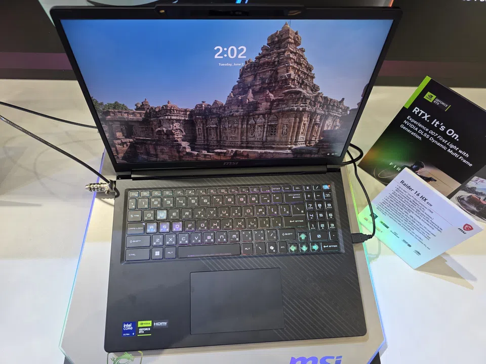 MSI Raider 16 HX