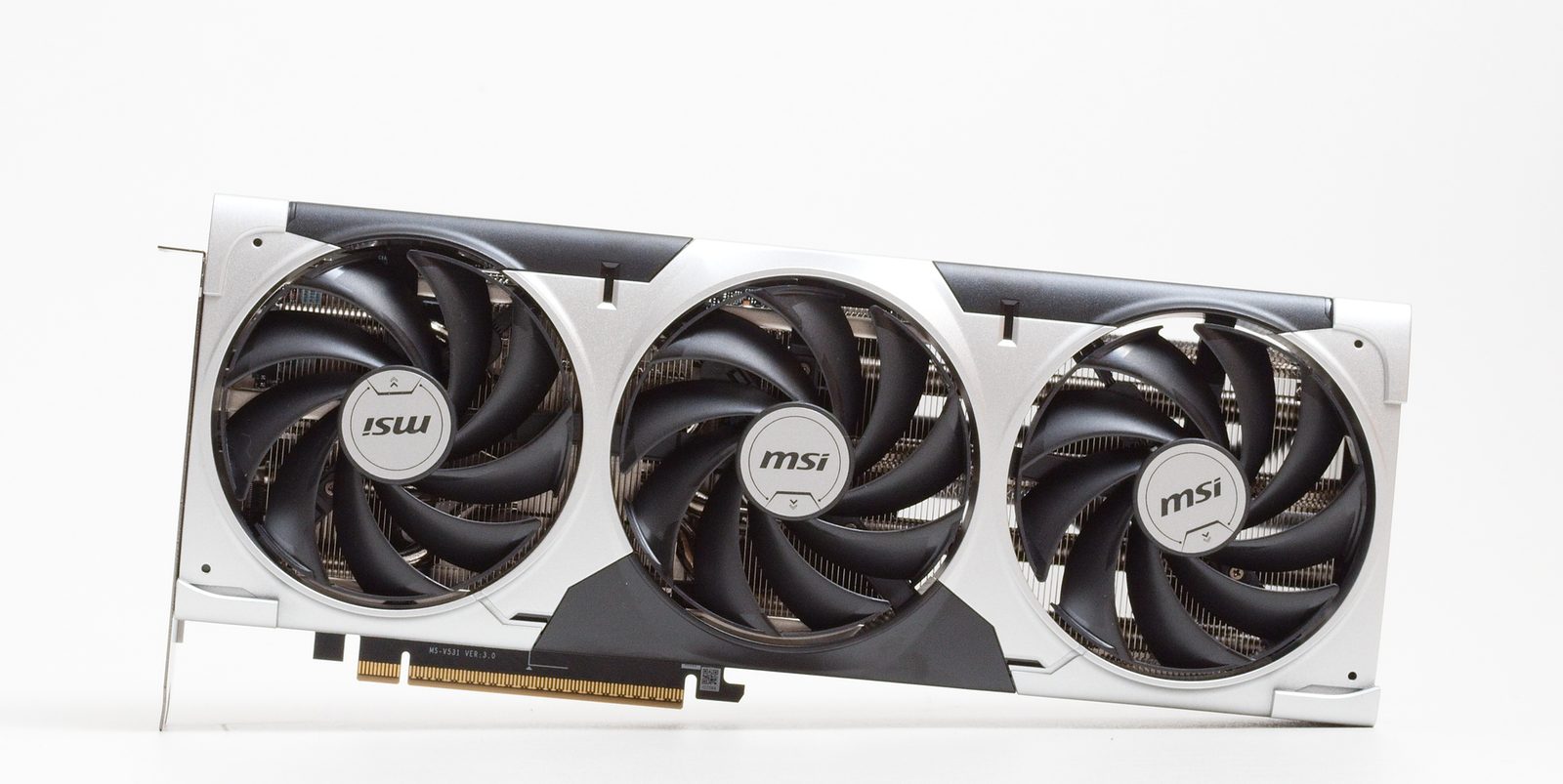 Path tracing v Resident Evil Requiem vypadá skvěle i na mainstreamových GeForce RTX