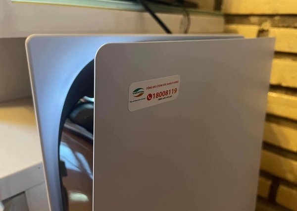 Muž měl vydávat PlayStation 5 za Wi-Fi router, aby oklamal manželku