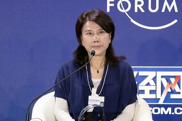 Čínský systém obvinil ženu z reklamy na autobusu z chůze na červenou