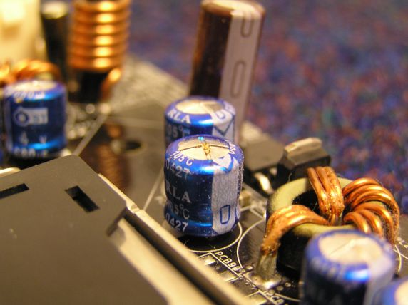 Základní desky pro Pentia mají problémy s kondenzátory