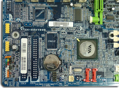 Gigabyte K8V Triton: Modrá která neurazí