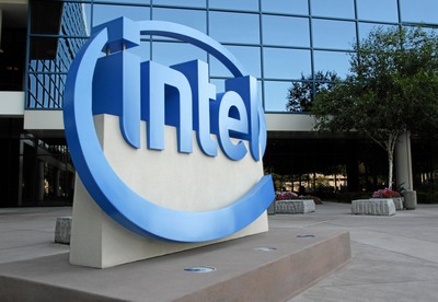 Intel se drží, utržil 13,2 miliardy dolarů