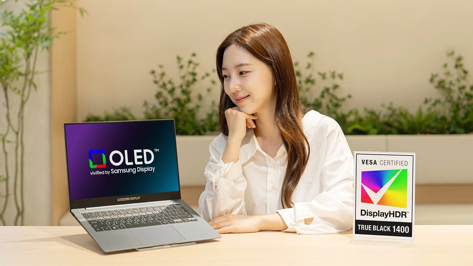 Samsung ukázal displej s DisplayHDR True Black 1400, zvládne až 1600 nitů