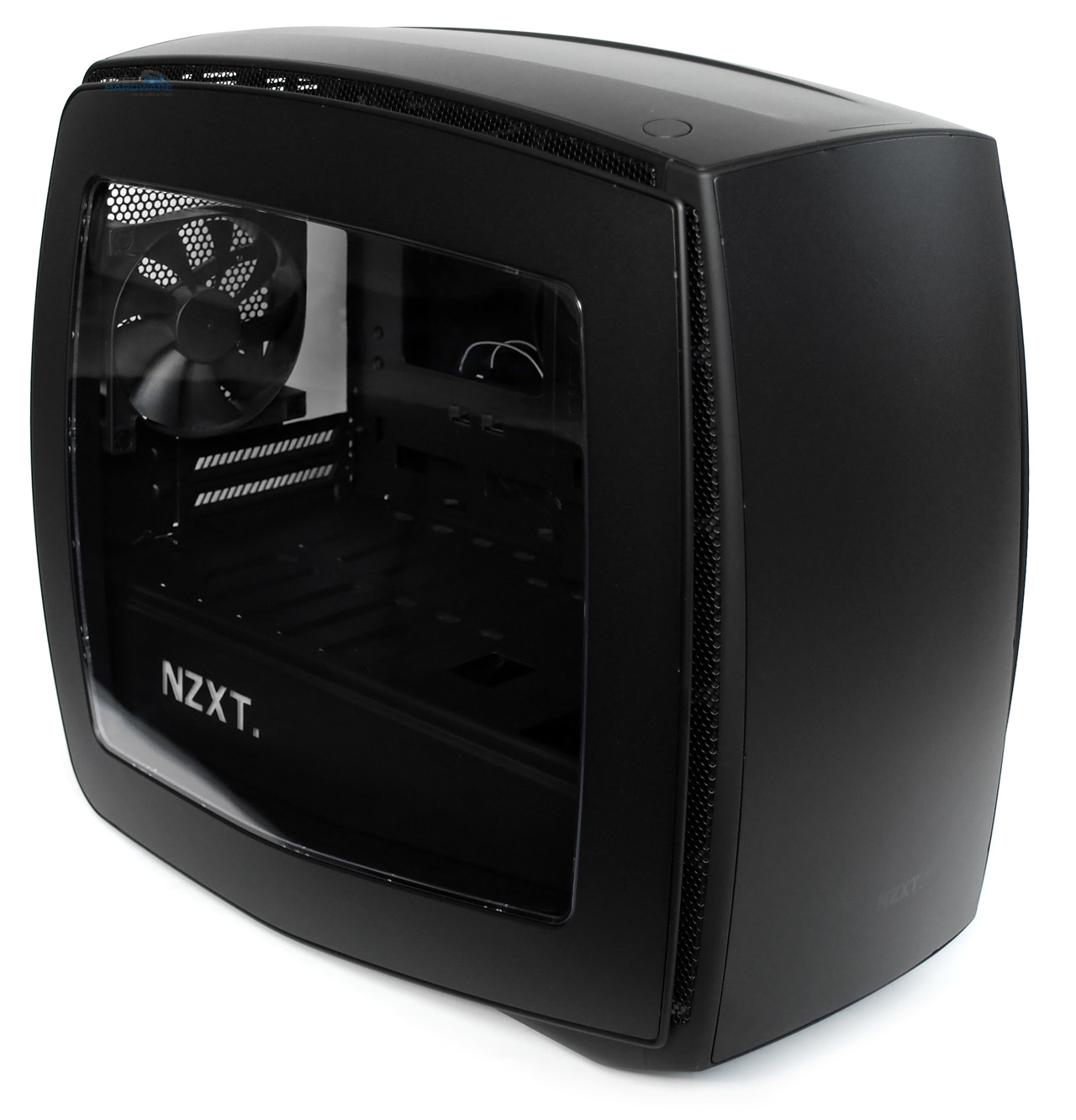 NZXT Manta: malá velká skříň