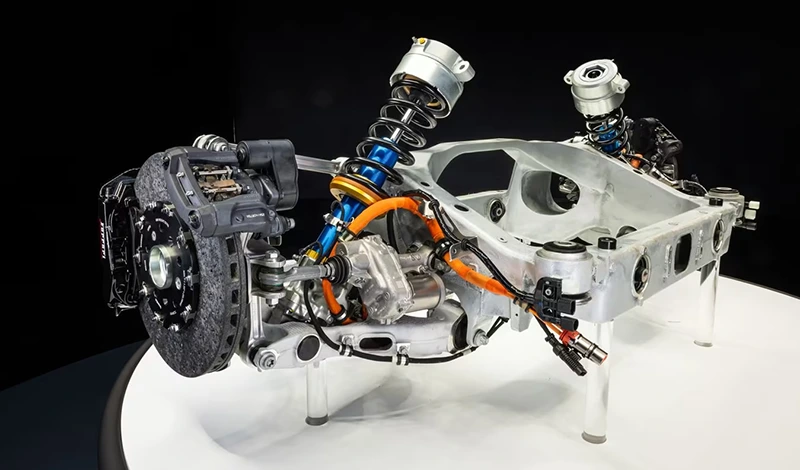 Ferrari Elettrica: 122kWh baterie a články s 305 Wh/kg posílají značku do elektrické éry