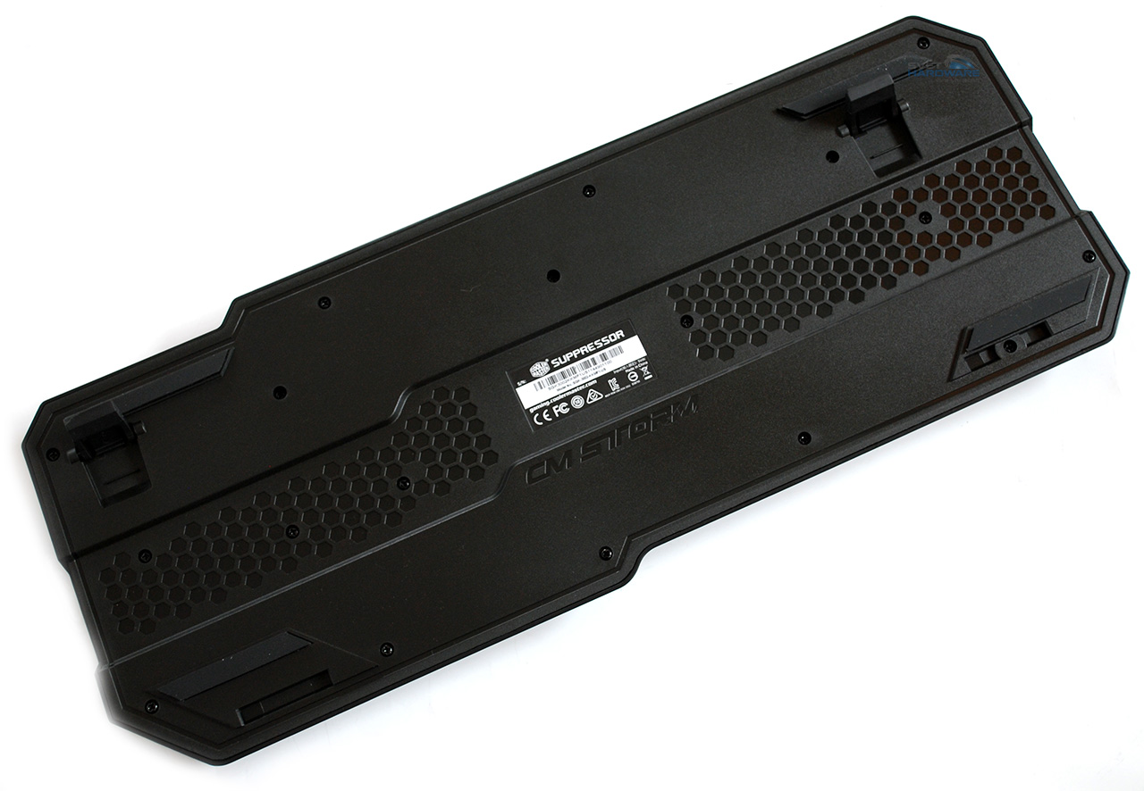 CM Storm Suppressor: podsvícená a programovatelná