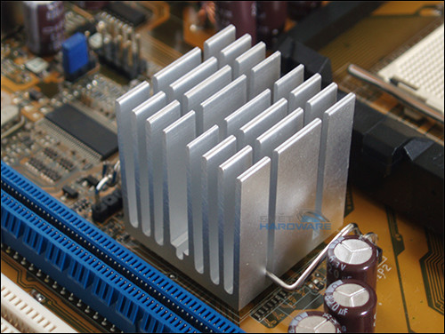 Asus M2A-VM HDMI: 6 výstupů integrované grafiky