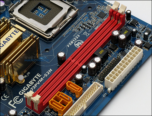 Gigabyte GA-73PVM-S2H: Integrovaná GF 7100 pro Intel