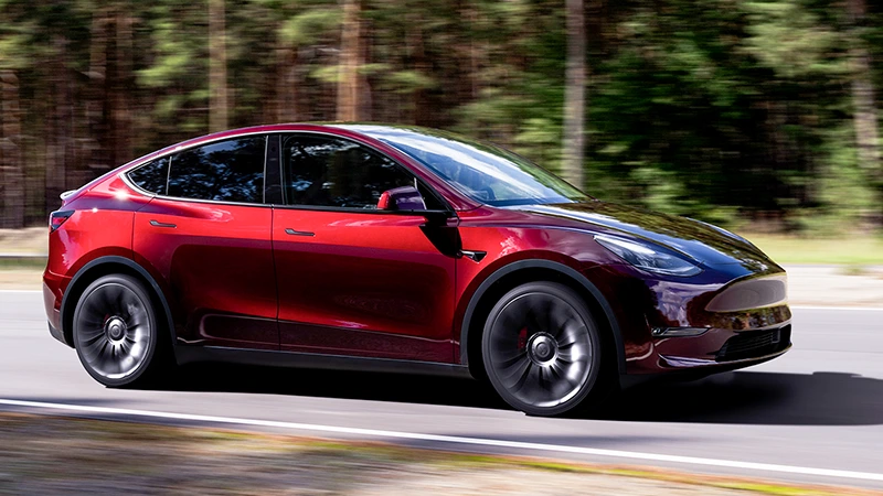 Další rekord Tesly: dodala přes 466.000 aut a blíží se 2milionové produkci za rok