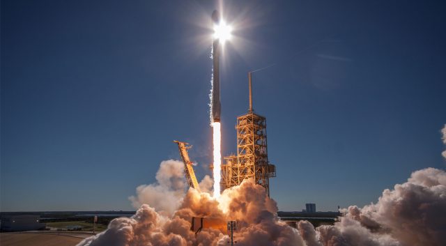 SpaceX získala od NASA certifikaci pro vypouštění nejdůležitějších misí