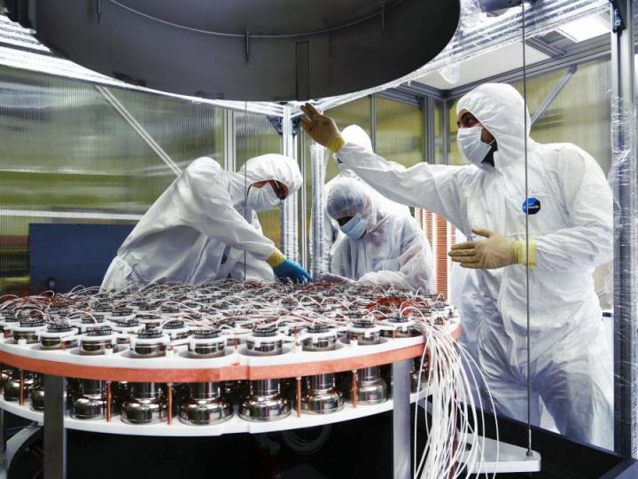 Temná hmota nám stále uniká, co s tím lze dělat?