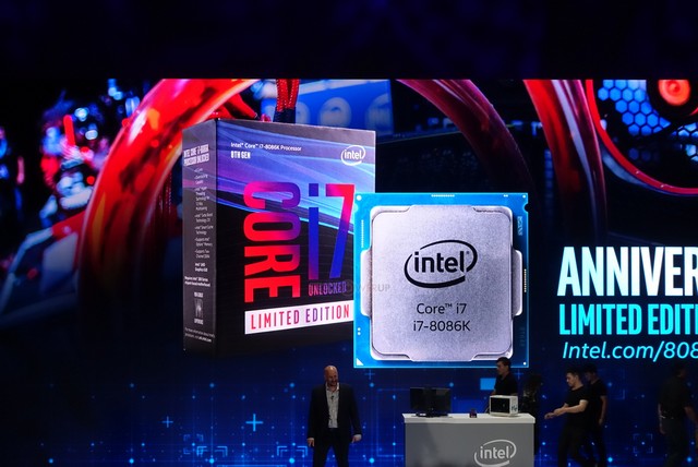 Intel představil 28jádrový HEDT procesor a výroční Core