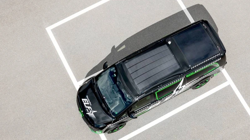 Mercedes-Benz testuje ELF, velké MPV s bezdrátovým, solárním i 1MW drátovým nabíjením