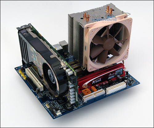 Gigabyte GA-73PVM-S2H: Integrovaná GF 7100 pro Intel