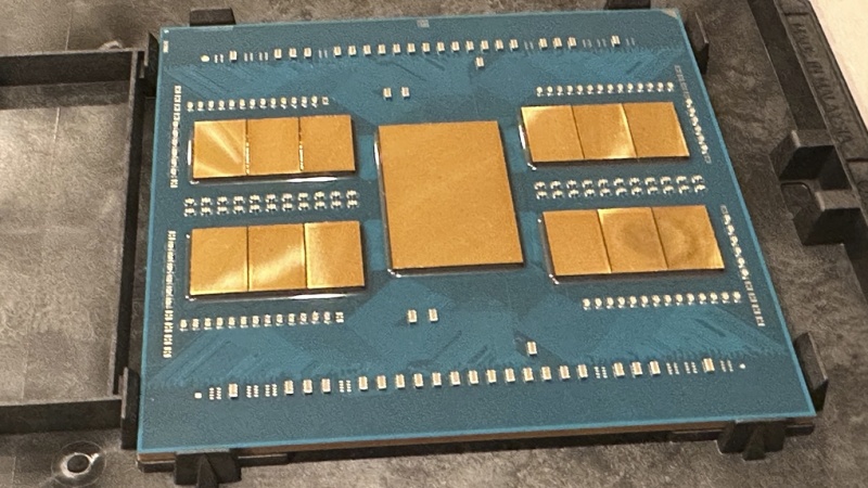 Objevily se snímky 96jádrového AMD EPYC Genoa s 12 odhalenými CCD