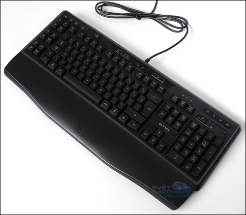 Trio herních klávesnic v akci