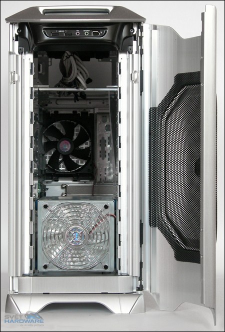 Cooler Master CM Stacker 830: hliníkový titán