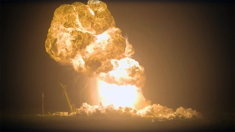 SpaceX Starship skončila při testu v obří explozi