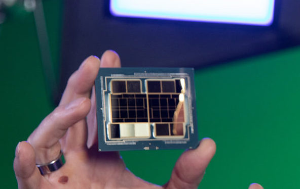 Intel Ponte Vecchio tvoří 47 čipů a přes 100 miliard tranzistorů