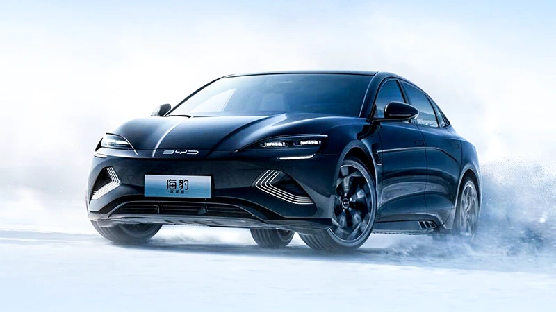 BYD Seal zlevnil v Číně až o 11 % na 565 tisíc Kč. Za kolik by mohl být v Evropě?