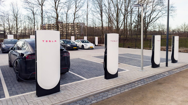 Tesla má první Supercharger V4, je v Holandsku a podporuje 1000V napětí