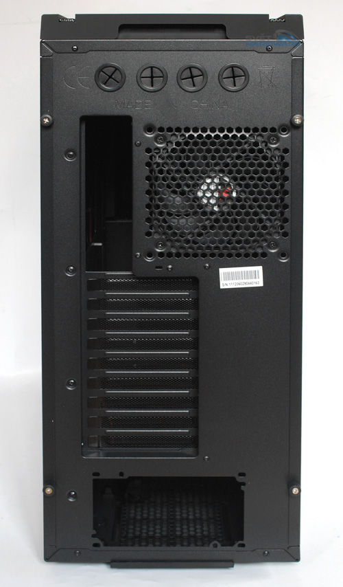 BitFenix Shinobi XL: decentní obr