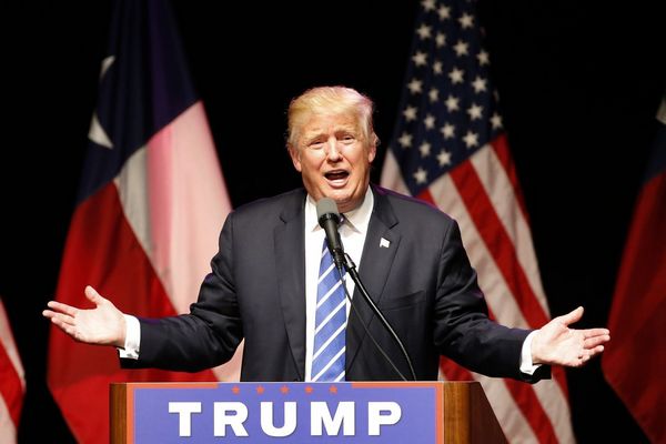 Trump láká výrobu Applu zpět do USA na nižší daně