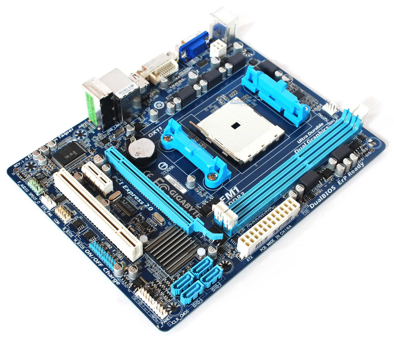 AMD A4-3400 a A55: kombinace za 3000 Kč