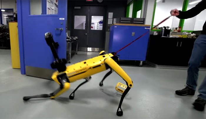 Robot od Boston Dynamics předvedl svou nezadržitelnost