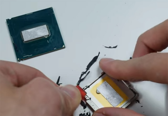 Core i9-9900K bez heatspreaderu, jak kvalitní je jeho pájka?