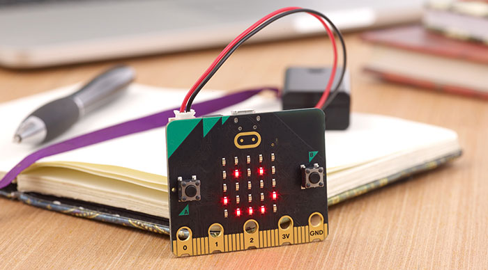 Nový BBC micro:bit je 4x rychlejší a má i repro a mikrofon