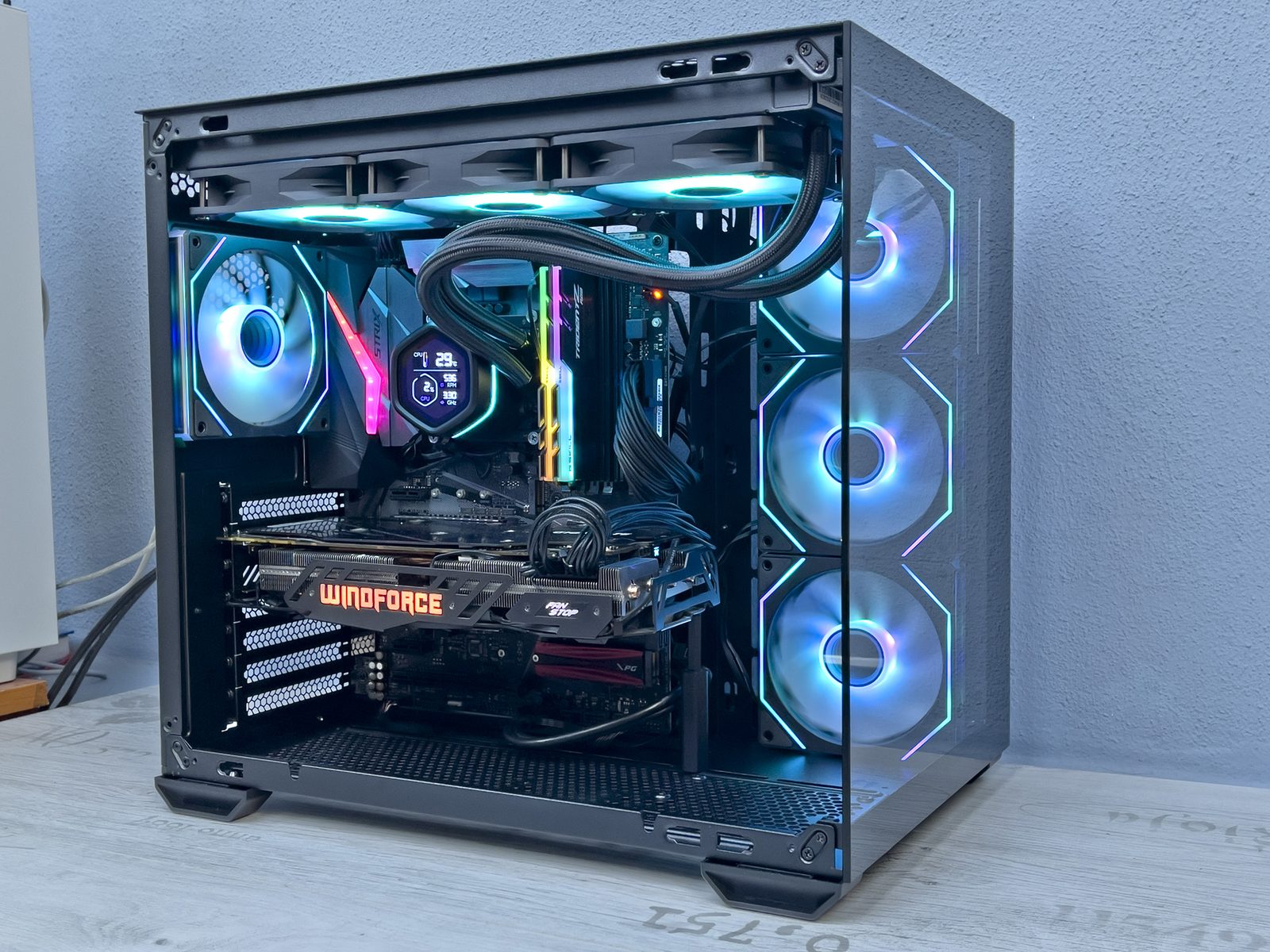 Test skříně Cooler Master Elite 681 – stvořena pro podívanou