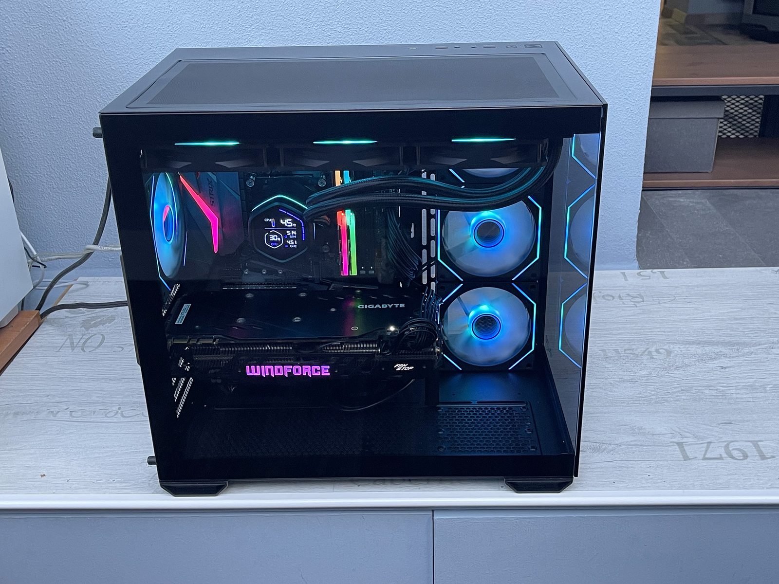 Test skříně Cooler Master Elite 681 – stvořena pro podívanou