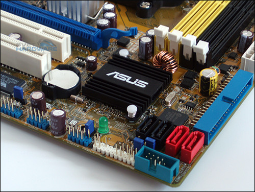 Asus M2A-VM HDMI: 6 výstupů integrované grafiky