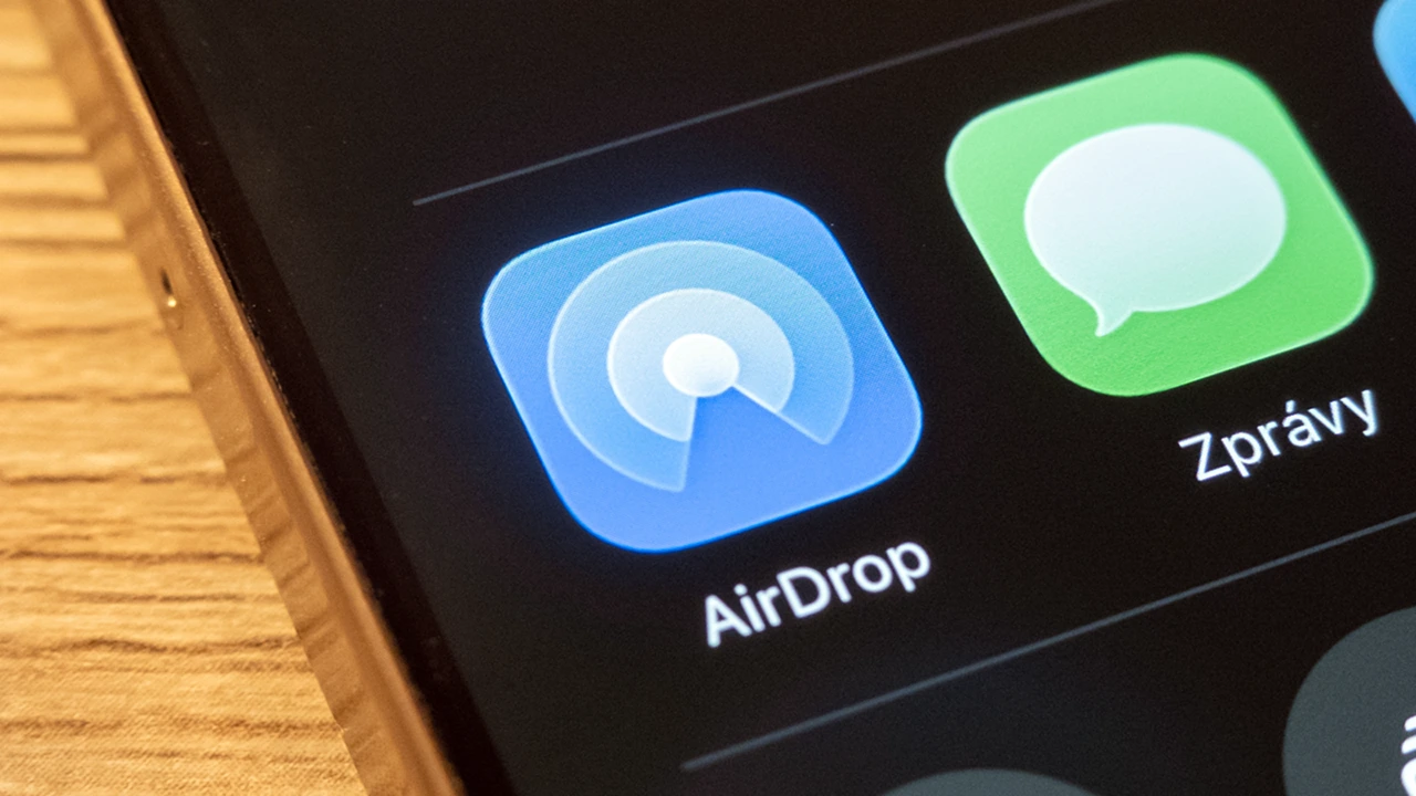 Apple iOS 26.2 přináší bezpečnostní kódy pro AirDrop