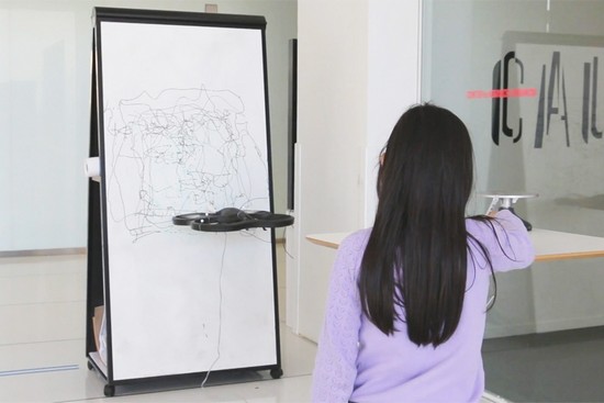 Dron od MIT překreslí obrazy na plochy, které nejsou snadno přístupné