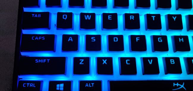 HyperX nabízí nové poloprůhledné klávesy pro ještě svítivější klávesnice