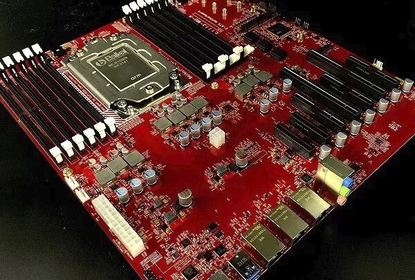 Ruský 48jádrový procesor Baikal-S se ukázal na serverové základní desce