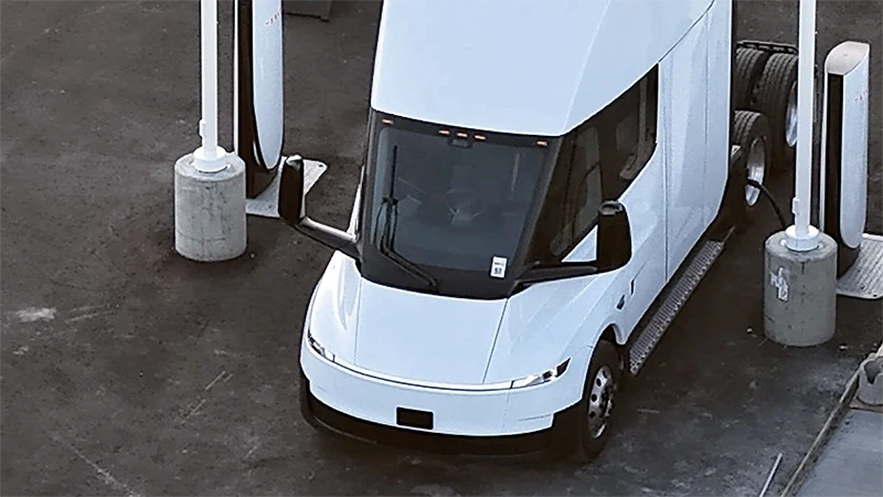 Inovovaná Tesla Semi demonstrovala 1,2MW nabíjení